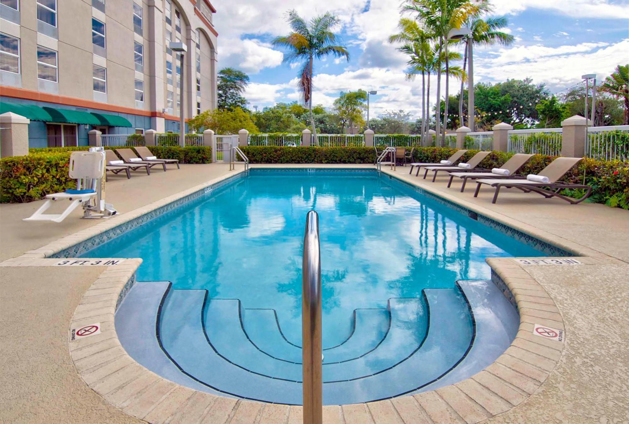 פורט לודרדייל Hampton Inn Ft Lauderdale Airport North Cruise Port מראה חיצוני תמונה